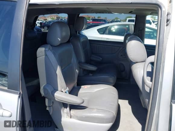 2004 Toyota Sienna XLE z VIN 5TDBA22C04S002570, wystawiony jako IAAI lot #42288609 z przebiegiem 234 932 mil mil oraz . Historia ofert i sprzedaży dostępna na DreamBid. Obrazek 8.