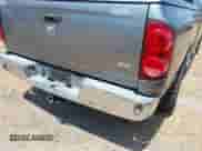 2007 Dodge 1500 SLT z VIN 3D7KR19D57G736423, wystawiony jako IAAI lot #42145607 z przebiegiem 298 274 mil mil oraz . Historia ofert i sprzedaży dostępna na DreamBid. Obrazek 17.