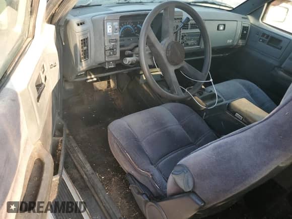 1993 Chevrolet Blazer LS с VIN 1GNCT18W9P0129018, выставлен на аукционе Copart как лот 69456244 с пробегом 93 296 миль миль и Чистый • Clean title. История ставок и продаж доступна на DreamBid. Изображение 8.