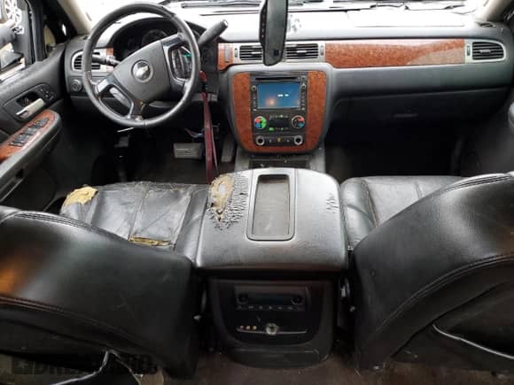 2007 Chevrolet Silverado 2500HD LTZ с VIN 1GCHK23637F512996, выставлен на аукционе Copart как лот 46465715 с пробегом 420 732 миль миль и На запчасти • Non repairable. История ставок и продаж доступна на DreamBid. Изображение 8.