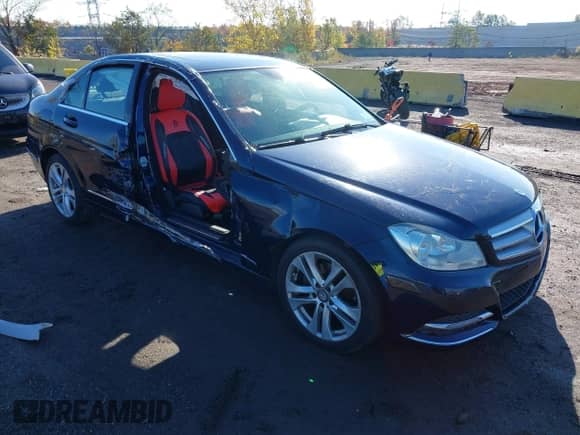 2013 Mercedes-Benz C 300 Sport с VIN WDDGF8ABXDR249974, выставлен на аукционе IAAI как лот 43504885 с пробегом 152 222 миль миль и . История ставок и продаж доступна на DreamBid. Изображение 1.