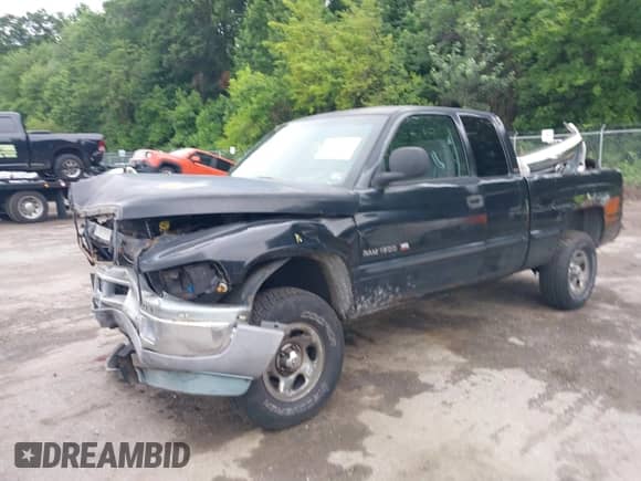 1998 Dodge 1500 с VIN 3B7HF13Y9WG210836, выставлен на аукционе IAAI как лот 42670105 с пробегом 368 799 миль миль и . История ставок и продаж доступна на DreamBid. Изображение 2.