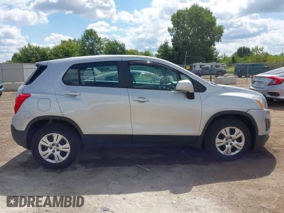2015 Chevrolet Trax LS with VIN 3GNCJKSB9FL255687, listed as a IAAI auction lot 43071761 with 58,481 mi miles and . Bid and sale history available at DreamBid. Image 13.