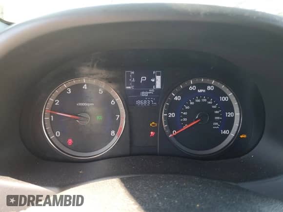 2017 Hyundai Accent SE z VIN KMHCT5AE5HU362336, wystawiony jako Copart lot #81137035 z przebiegiem 186 837 mil mil oraz Szkoda całkowita • Salvage title. Historia ofert i sprzedaży dostępna na DreamBid. Obrazek 9.
