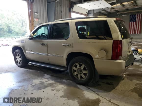 2007 Cadillac Escalade with VIN 1GYFK63857R138805, listed as a Copart auction lot 81889925 with 215,065 mi miles and Clean title. Bid and sale history available at DreamBid. Image 2.