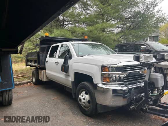 2015 Chevrolet Silverado 3500 с VIN 1GB4KYC84FF591262, выставлен на аукционе Copart как лот 55965495 с пробегом 72 345 миль миль и Чистый • Clean title. История ставок и продаж доступна на DreamBid. Изображение 1.