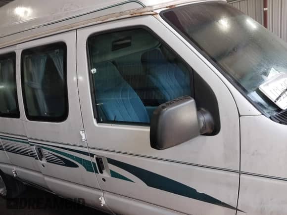 1994 Ford Econoline Cargo with VIN 1FDEE14N0RHB51904, listed as a IAAI auction lot 42552613 with 141,192 mi miles and . Bid and sale history available at DreamBid. Image 13.