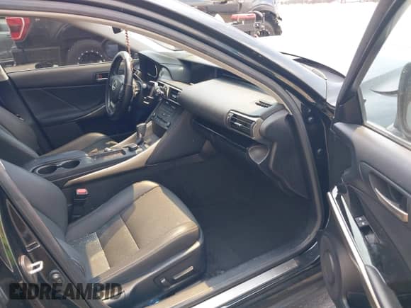 2020 Lexus IS 300 с VIN JTHAA1D26L5106428, выставлен на аукционе IAAI как лот 43037297 с пробегом 64 091 миль миль и . История ставок и продаж доступна на DreamBid. Изображение 5.