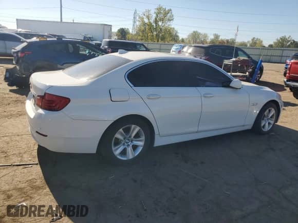 2013 BMW 5 Series 528i xDrive с VIN WBAXH5C53DDW16010, выставлен на аукционе Copart как лот 84803205 с пробегом 102 294 миль миль и Чистый • Clean title. История ставок и продаж доступна на DreamBid. Изображение 3.