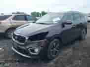 2016 Kia Sorento EX z VIN 5XYPHDA17GG023978, wystawiony jako IAAI lot #42453602 z przebiegiem 121 977 mil mil oraz . Historia ofert i sprzedaży dostępna na DreamBid. Obrazek 2.