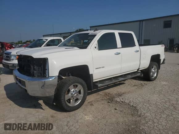 2016 Chevrolet Silverado 2500HD Work Truck z VIN 1GC1KUE87GF244613, wystawiony jako Copart lot #59855035 z przebiegiem 215 301 mil mil oraz Czysty tytuł • Clean title. Historia ofert i sprzedaży dostępna na DreamBid. Obrazek 1.