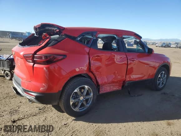 2023 Chevrolet Blazer LT z VIN 3GNKBHR40PS176919, wystawiony jako Copart lot #47205035 z przebiegiem 30 499 mil mil oraz Czysty tytuł • Clean title. Historia ofert i sprzedaży dostępna na DreamBid. Obrazek 3.