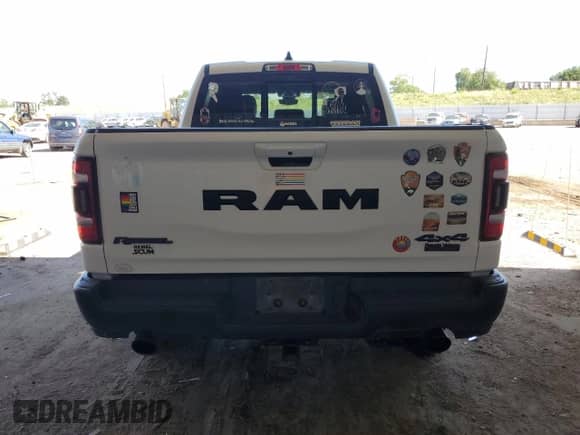 2020 Ram 1500 Rebel z VIN 1C6SRFLT0LN377370, wystawiony jako Copart lot #63436795 z przebiegiem 75 251 mil mil oraz Szkoda całkowita • Salvage title. Historia ofert i sprzedaży dostępna na DreamBid. Obrazek 6.