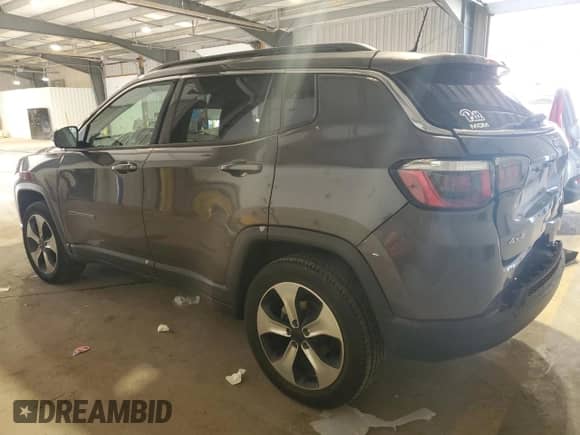2019 Jeep Compass Latitude z VIN 3C4NJDBB7KT741180, wystawiony jako Copart lot #86051805 z przebiegiem 67 017 mil mil oraz Szkoda całkowita • Salvage title. Historia ofert i sprzedaży dostępna na DreamBid. Obrazek 2.