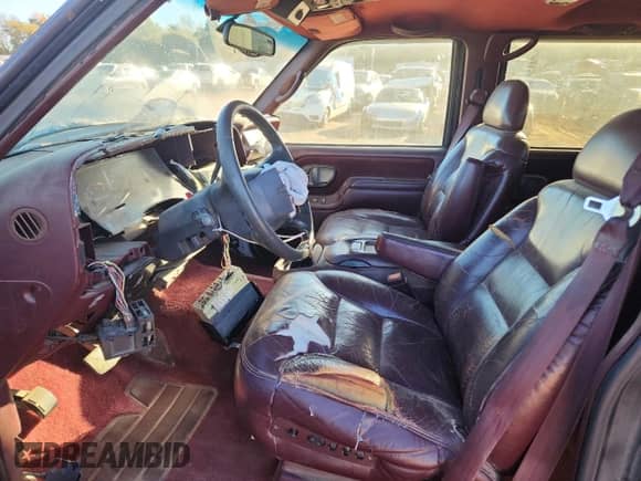 1998 Chevrolet Tahoe с VIN 1GNEK13R1WJ318252, выставлен на аукционе Copart как лот 86267815 с пробегом 248 020 миль миль и Списание • Salvage title. История ставок и продаж доступна на DreamBid. Изображение 7.