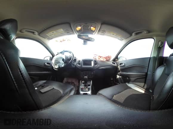 2019 Jeep Compass Latitude z VIN 3C4NJDBB5KT598911, wystawiony jako IAAI lot #42558837 z przebiegiem 100 867 mil mil oraz . Historia ofert i sprzedaży dostępna na DreamBid. Obrazek 18.