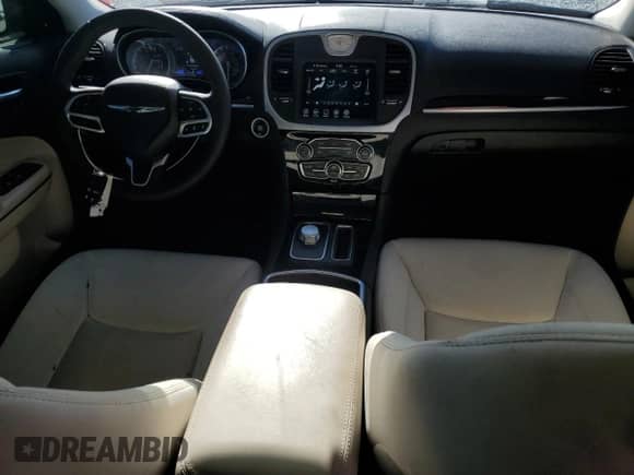 2023 Chrysler 300 Touring z VIN 2C3CCAAG9PH676754, wystawiony jako Copart lot #60146285 z przebiegiem 13 902 mil mil oraz Szkoda całkowita • Salvage title. Historia ofert i sprzedaży dostępna na DreamBid. Obrazek 8.