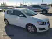 2014 Chevrolet Sonic LS z VIN 1G1JB6SHXE4192752, wystawiony jako Copart lot #86846494 z przebiegiem 158 690 mil mil oraz Szkoda całkowita • Salvage title. Historia ofert i sprzedaży dostępna na DreamBid. Obrazek 4.