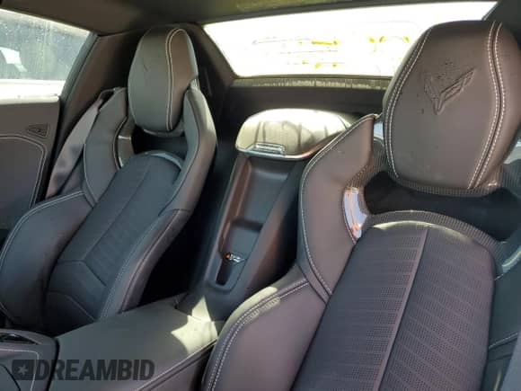 2021 Chevrolet Corvette 2LT с VIN 1G1YB3D49M5109943, выставлен на аукционе Copart как лот 74169544 с пробегом Не указан миль и На запчасти • Non repairable. История ставок и продаж доступна на DreamBid. Изображение 10.