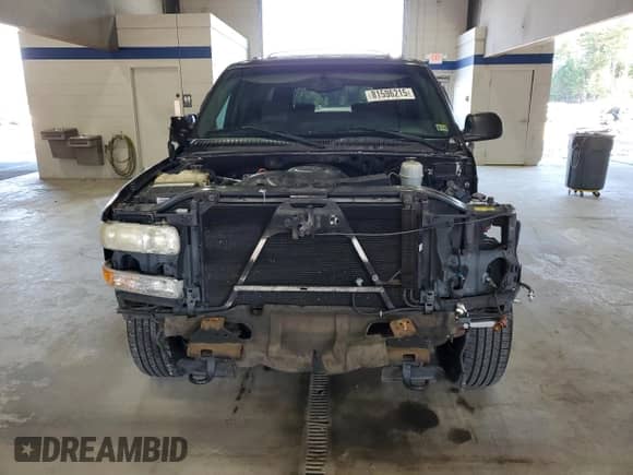 2005 Chevrolet Suburban LS with VIN 3GNFK16Z75G166803, listed as a Copart auction lot 81596215 with 165,985 mi miles and Salvage title. Bid and sale history available at DreamBid. Image 5.