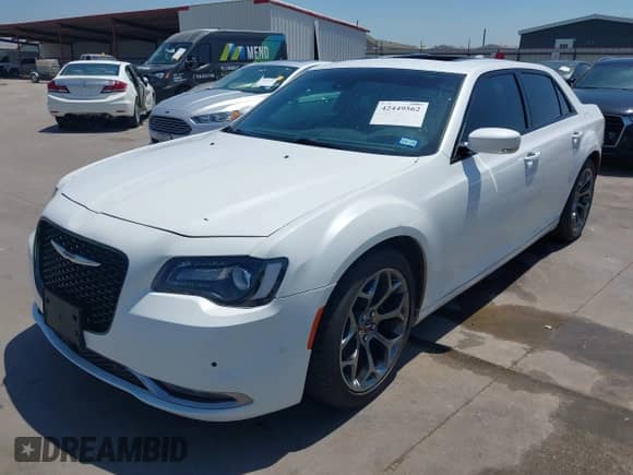 2015 Chrysler 300 S с VIN 2C3CCABG8FH872326, выставлен на аукционе IAAI как лот 42449562 с пробегом 105 752 миль миль и . История ставок и продаж доступна на DreamBid. Изображение 17.