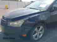 2014 Chevrolet Cruze 2LT z VIN 1G1PE5SBXE7337309, wystawiony jako IAAI lot #43202170 z przebiegiem 266 117 mil mil oraz . Historia ofert i sprzedaży dostępna na DreamBid. Obrazek 6.