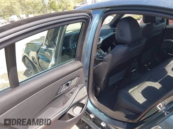 2021 BMW 3 Series 330e xDrive z VIN 3MW5P9J07M8B73432, wystawiony jako IAAI lot #43228949 z przebiegiem 37 102 mil mil oraz . Historia ofert i sprzedaży dostępna na DreamBid. Obrazek 8.