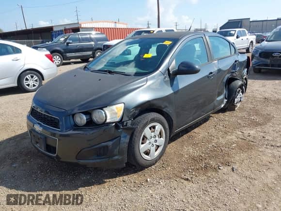 2014 Chevrolet Sonic LS с VIN 1G1JA5SH9E4169623, выставлен на аукционе IAAI как лот 43401298 с пробегом 107 065 миль миль и . История ставок и продаж доступна на DreamBid. Изображение 2.
