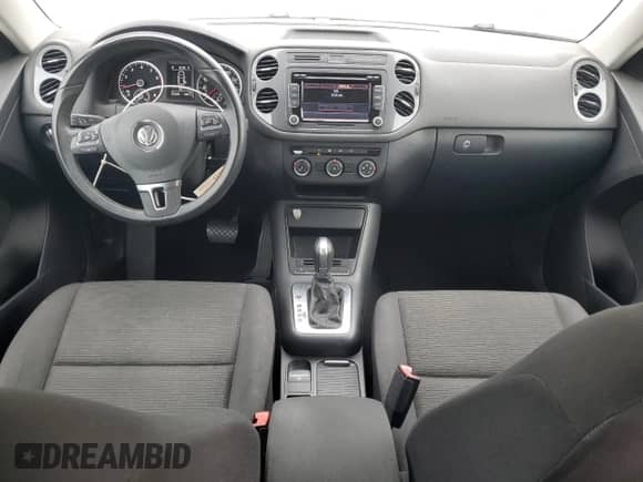 2015 Volkswagen Tiguan S с VIN WVGAV7AX4FW584138, выставлен на аукционе Copart как лот 86302235 с пробегом 52 599 миль миль и Списание • Salvage title. История ставок и продаж доступна на DreamBid. Изображение 8.