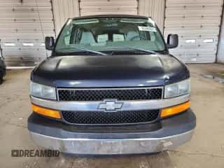 2007 Chevrolet Express Passenger z VIN 1GAHG39U871151977, wystawiony jako Copart lot #85368825 z przebiegiem 72 580 mil mil oraz Czysty tytuł • Clean title. Historia ofert i sprzedaży dostępna na DreamBid. Obrazek 5.
