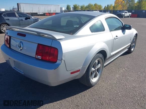 2006 Ford Mustang Standard с VIN 1ZVFT80N665131468, выставлен на аукционе IAAI как лот 43508854 с пробегом 105 634 миль миль и . История ставок и продаж доступна на DreamBid. Изображение 4.