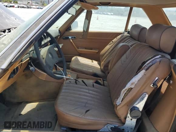 1982 Mercedes-Benz 380 SL with VIN WDBBA45A1CB011319, listed as a Copart auction lot 65068925 with 191,245 mi miles and Clean title. Bid and sale history available at DreamBid. Image 7.