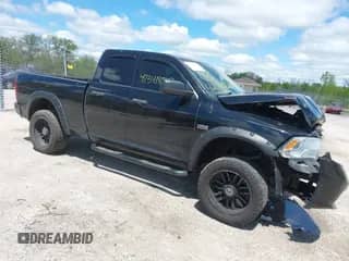 2013 Ram 1500 Express z VIN 1C6RR7FT2DS505241, wystawiony jako IAAI lot #42341850 z przebiegiem 165 573 mil mil oraz . Historia ofert i sprzedaży dostępna na DreamBid. Obrazek 1.