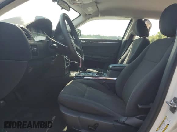 2010 Chrysler 300 Touring с VIN 2C3CA4CD2AH198730, выставлен на аукционе Copart как лот 66353295 с пробегом 166 094 миль миль и Списание • Salvage title. История ставок и продаж доступна на DreamBid. Изображение 7.