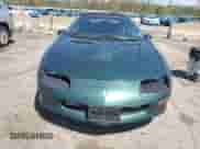 1994 Chevrolet Camaro z VIN 2G1FP32S3R2187437, wystawiony jako Copart lot #55078385 z przebiegiem 113 287 mil mil oraz Czysty tytuł • Clean title. Historia ofert i sprzedaży dostępna na DreamBid. Obrazek 5.