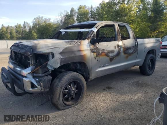2015 Toyota Tundra SR z VIN 5TFUY5F1XFX450634, wystawiony jako Copart lot #71906135 z przebiegiem Nie podano mil oraz Nie do naprawy • Non repairable. Historia ofert i sprzedaży dostępna na DreamBid. Obrazek 1.