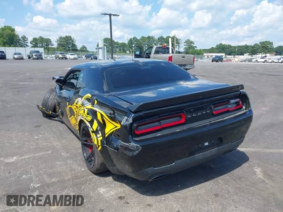 2022 Dodge Challenger R/T Scat Pack Widebody z VIN 2C3CDZFJ3NH151508, wystawiony jako IAAI lot #42812032 z przebiegiem 26 122 mil mil oraz . Historia ofert i sprzedaży dostępna na DreamBid. Obrazek 3.