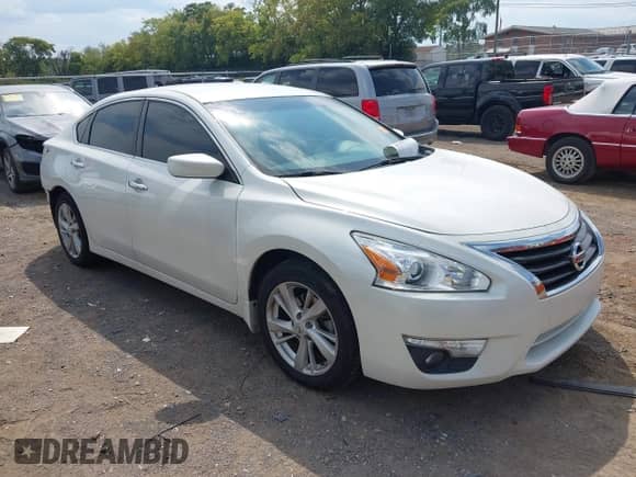 2015 Nissan Altima S z VIN 1N4AL3AP4FC130031, wystawiony jako IAAI lot #43180144 z przebiegiem 147 298 mil mil oraz . Historia ofert i sprzedaży dostępna na DreamBid. Obrazek 1.