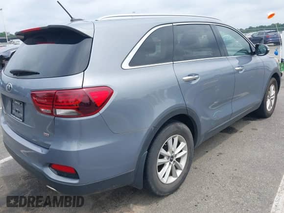 2020 Kia Sorento L with VIN 5XYPG4A32LG661229, listed as a IAAI auction lot 42625721 with 62,081 mi miles and . Bid and sale history available at DreamBid. Image 4.