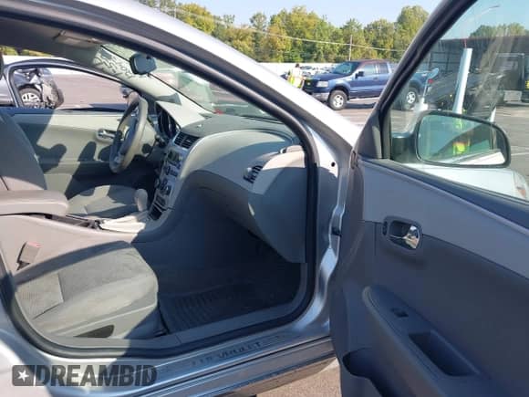 2010 Chevrolet Malibu 1LT с VIN 1G1ZC5EB0AF145861, выставлен на аукционе IAAI как лот 43203738 с пробегом 91 960 миль миль и . История ставок и продаж доступна на DreamBid. Изображение 5.