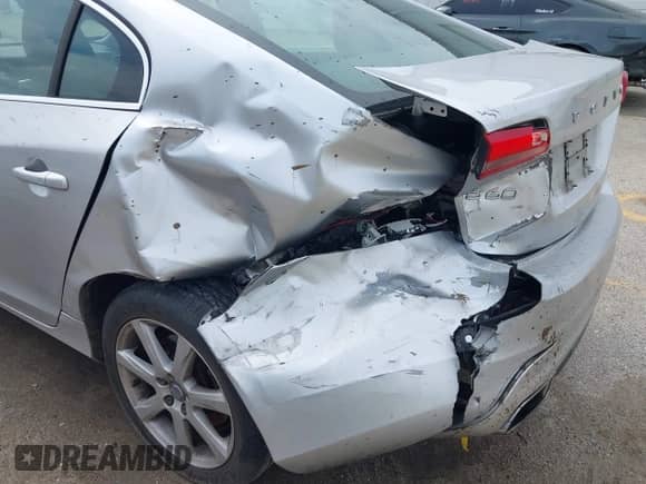 2016 Volvo S60 T5 Drive-E Premier z VIN YV126MFK8G2406947, wystawiony jako IAAI lot #42527322 z przebiegiem 49 795 mil mil oraz . Historia ofert i sprzedaży dostępna na DreamBid. Obrazek 6.