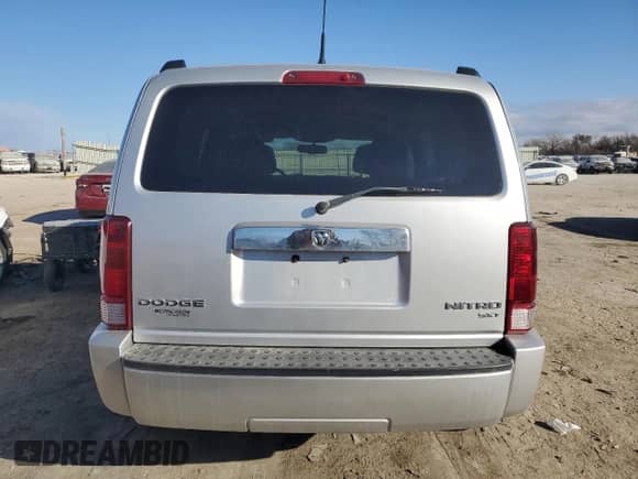 2011 Dodge Nitro SXT с VIN 1D4PU5GK7BW549298, выставлен на аукционе Copart как лот 84260624 с пробегом 126 871 миль миль и Списание • Salvage title. История ставок и продаж доступна на DreamBid. Изображение 6.