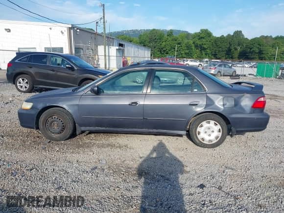 1998 Honda Accord EX with VIN 1HGCG5651WA188962, listed as a IAAI auction lot 42633620 with 341,982 mi miles and . Bid and sale history available at DreamBid. Image 14.