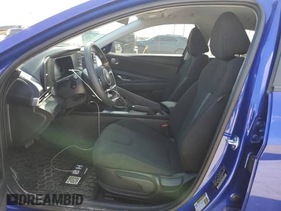 2025 Hyundai Elantra SE z VIN KMHLL4DG4SU918229, wystawiony jako Copart lot #81859485 z przebiegiem 12 600 mil mil oraz Szkoda całkowita • Salvage title. Historia ofert i sprzedaży dostępna na DreamBid. Obrazek 7.