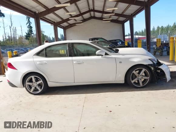 2018 Lexus IS 300 z VIN JTHC81D2XJ5030715, wystawiony jako IAAI lot #43028268 z przebiegiem 73 975 mil mil oraz . Historia ofert i sprzedaży dostępna na DreamBid. Obrazek 13.