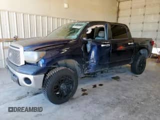 2011 Toyota Tundra z VIN 5TFEY5F10BX110990, wystawiony jako Copart lot #64140475 z przebiegiem 212 310 mil mil oraz Szkoda całkowita • Salvage title. Historia ofert i sprzedaży dostępna na DreamBid. Obrazek 1.