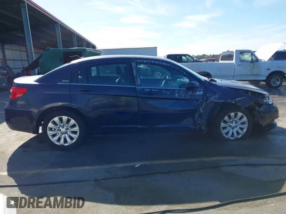 2014 Chrysler 200 LX с VIN 1C3CCBAB8EN142773, выставлен на аукционе IAAI как лот 43366773 с пробегом 210 986 миль миль и . История ставок и продаж доступна на DreamBid. Изображение 13.