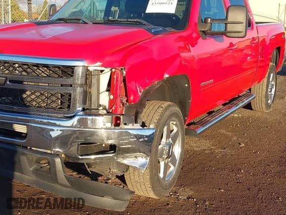 2011 Chevrolet Silverado 2500HD LTZ z VIN 1GC1KYCG6BF262384, wystawiony jako IAAI lot #43500521 z przebiegiem 83 037 mil mil oraz . Historia ofert i sprzedaży dostępna na DreamBid. Obrazek 6.