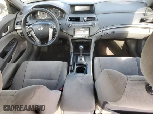 2010 Honda Accord LX z VIN 1HGCP2F33AA063029, wystawiony jako Copart lot #69650195 z przebiegiem 208 271 mil mil oraz Szkoda całkowita • Salvage title. Historia ofert i sprzedaży dostępna na DreamBid. Obrazek 8.