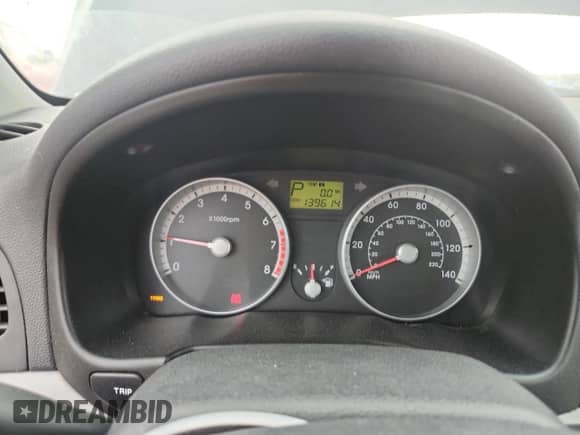 2009 Hyundai Accent Auto GLS с VIN KMHCN46C69U303941, выставлен на аукционе Copart как лот 80761285 с пробегом 139 614 миль миль и Списание • Salvage title. История ставок и продаж доступна на DreamBid. Изображение 9.